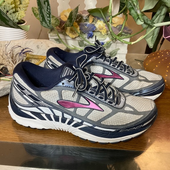 brooks dyad 8 womens